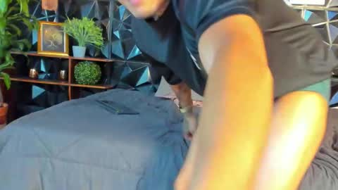 Snapshot of calvin913 chatting on 2, 12, 2025 calvin913 online show from 2, 12, 2025