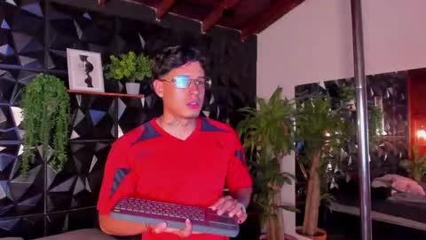 Snapshot of calvin913 chatting on 3, 12, 2025 calvin913 online show from 3, 12, 2025