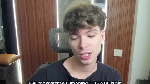 Snapshot of calvin_loves_you chatting on 5, 4, 2026 Hey I am Calvin online show from 5, 4, 2026