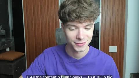 Snapshot of calvin_loves_you chatting on 8, 4, 2026 Hey I am Calvin online show from 8, 4, 2026