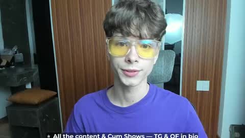 Snapshot of calvin_loves_you chatting on 10, 4, 2026 Hey I am Calvin online show from 10, 4, 2026