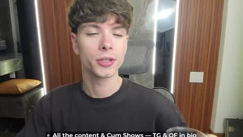 Snapshot of calvin_loves_you chatting on 11, 4, 2026 Hey I am Calvin online show from 11, 4, 2026