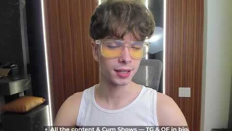 Snapshot of calvin_loves_you chatting on 15, 4, 2026 Hey I am Calvin online show from 15, 4, 2026
