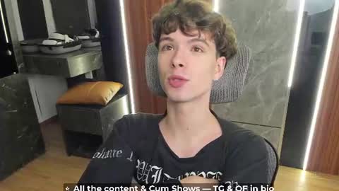 Snapshot of calvin_loves_you chatting on 9, 6, 2026 Hey I am Calvin online show from 9, 6, 2026