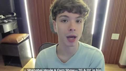 Snapshot of calvin_loves_you chatting on 30, 6, 2026 Hey I am Calvin online show from 30, 6, 2026