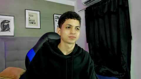 Snapshot of cameron_lux4 chatting on 19, 4, 2026 CAMERON online show from 19, 4, 2026