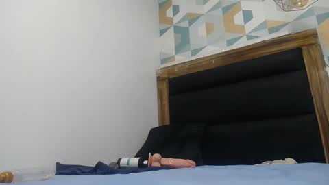Snapshot of cameronglen chatting on 19, 12, 2024 cameronglen online show from 19, 12, 2024