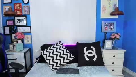 Snapshot of cameronrey_ chatting on 8, 11, 2025 --- Cameron --- online show from 8, 11, 2025