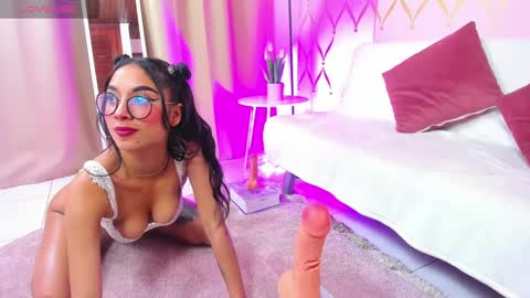 Camila online show from 6, 12, 2024