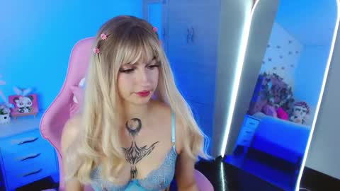 Snapshot of cami_mila99 chatting on 15, 12, 2024 CAMI online show from 15, 12, 2024