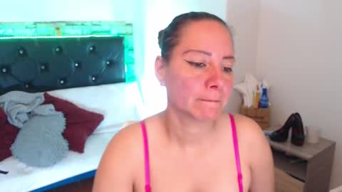 Snapshot of camila_delarosa chatting on 10, 9, 2025 camila online show from 10, 9, 2025