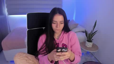 Snapshot of camila_ec2 chatting on 4, 4, 2026 C A M I online show from 4, 4, 2026