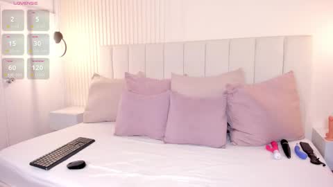 Camila  online show from 13, 11, 2025