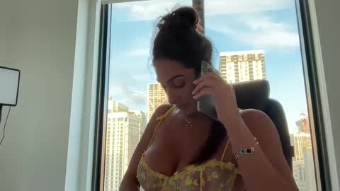 Snapshot of camiliakxoxo chatting on 25, 9, 2025 camiliakxoxo online show from 25, 9, 2025