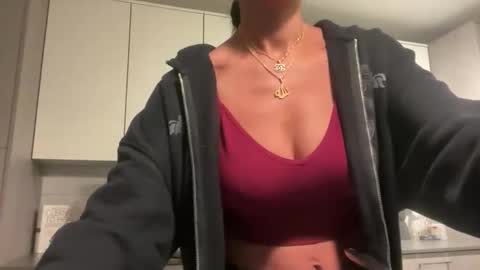 Snapshot of camiliakxoxo chatting on 25, 4, 2026 camiliakxoxo online show from 25, 4, 2026