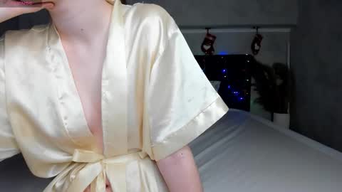 Snapshot of camilla_kelly chatting on 15, 12, 2025 Camilla online show from 15, 12, 2025