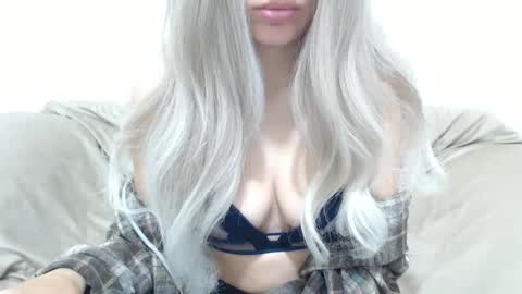 Snapshot of camillebunny chatting on 1, 5, 2026 CamilleBunny online show from 1, 5, 2026