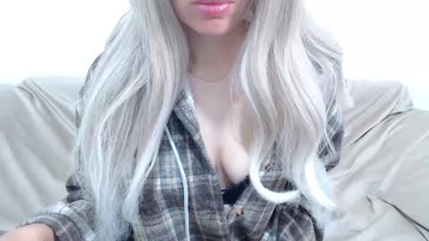 Snapshot of camillebunny chatting on 10, 5, 2026 CamilleBunny online show from 10, 5, 2026