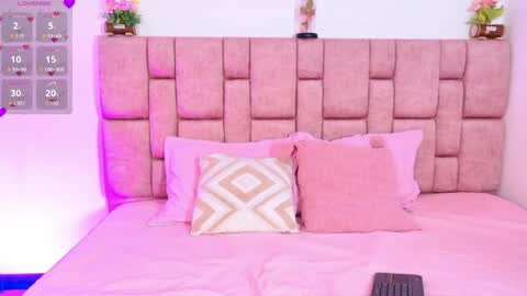 Snapshot of camiluxe chatting on 8, 1, 2026 camiluxe online show from 8, 1, 2026