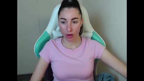 Snapshot of cammila_horn chatting on 26, 4, 2026 cammila horn online show from 26, 4, 2026