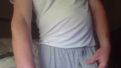 Snapshot of cammyman6900 chatting on 17, 11, 2025 cammyman6900 online show from 17, 11, 2025