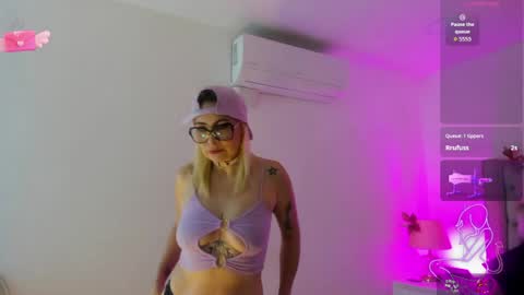 Snapshot of candiegilson__ chatting on 28, 4, 2026 Candie online show from 28, 4, 2026