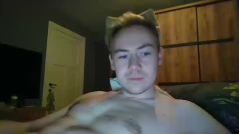 Snapshot of candy_boy_xoxo chatting on 11, 3, 2026 candy_boy_xoxo online show from 11, 3, 2026