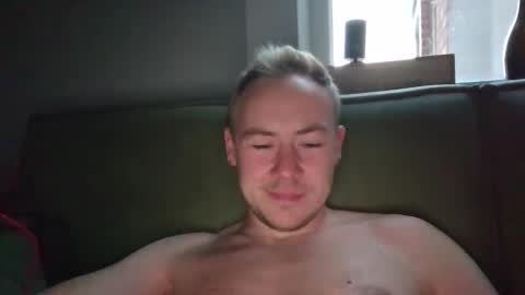 Snapshot of candy_boy_xoxo chatting on 7, 6, 2026 candy_boy_xoxo online show from 7, 6, 2026