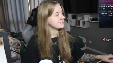 Snapshot of candy_meggie chatting on 11, 12, 2024 Megan online show from 11, 12, 2024