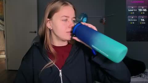 Snapshot of candy_meggie chatting on 18, 9, 2025 Megan online show from 18, 9, 2025