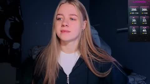 Snapshot of candy_meggie chatting on 28, 9, 2025 Megan online show from 28, 9, 2025