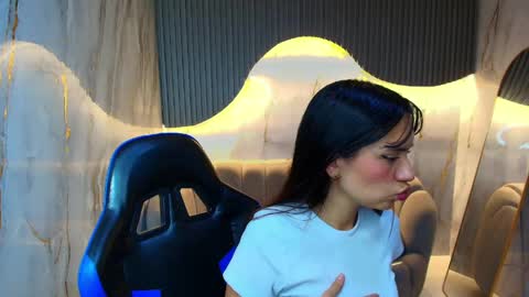 Snapshot of candy_sky_r chatting on 22, 4, 2026 Candy online show from 22, 4, 2026