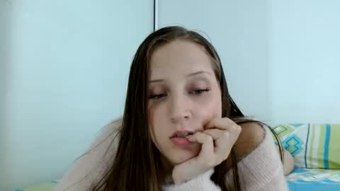 Snapshot of candygirlsweett chatting on 11, 10, 2025 CandySweetGril online show from 11, 10, 2025