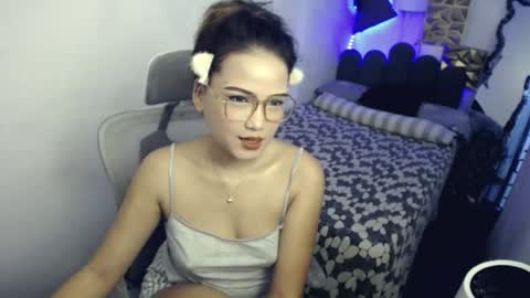 Snapshot of candylovergirl chatting on 18, 6, 2026 leahlex 3 online show from 18, 6, 2026