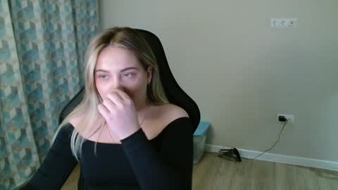 Snapshot of candymini chatting on 12, 3, 2025 candymini online show from 12, 3, 2025