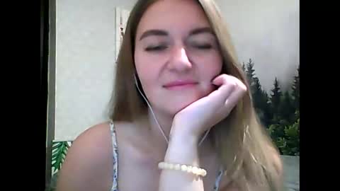 Snapshot of candyolime chatting on 17, 10, 2025 Daisy online show from 17, 10, 2025