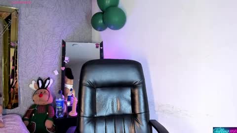 Snapshot of candys_victoria chatting on 8, 4, 2026 Candys Victoria online show from 8, 4, 2026