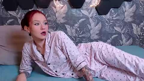 Snapshot of candyyyyrio chatting on 7, 10, 2025 Mia online show from 7, 10, 2025