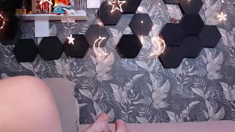 Snapshot of candyyyyrio chatting on 13, 10, 2025 Mia online show from 13, 10, 2025