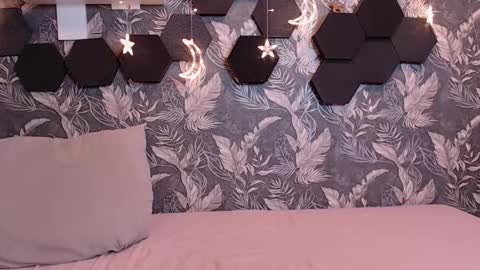 Snapshot of candyyyyrio chatting on 5, 12, 2025 Mia online show from 5, 12, 2025