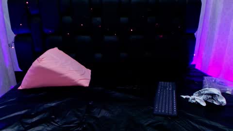 Aura  online show from 8, 3, 2025