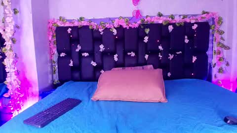 Aura  online show from 20, 9, 2025