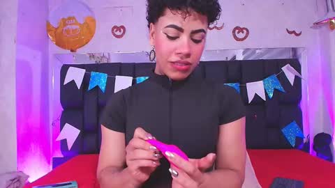 Aura  online show from 26, 9, 2025