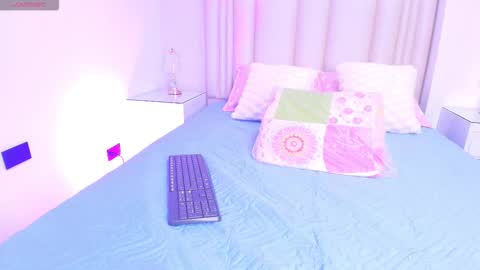 Aura  online show from 5, 11, 2025