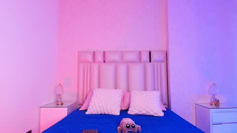 Aura  online show from 19, 11, 2025