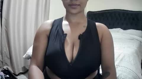 Snapshot of cappuccino_bunny chatting on 15, 10, 2025 Luna likes cappuccino online show from 15, 10, 2025