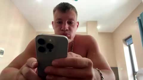 Snapshot of capt_oliver chatting on 12, 9, 2025 follow my twitter  online show from 12, 9, 2025