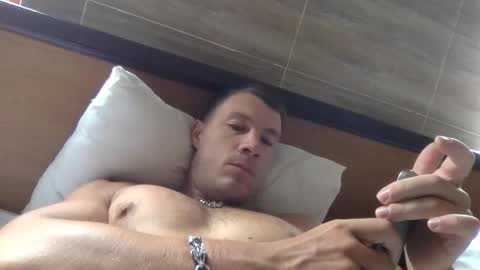 Snapshot of capt_oliver chatting on 28, 10, 2025 follow my twitter  online show from 28, 10, 2025