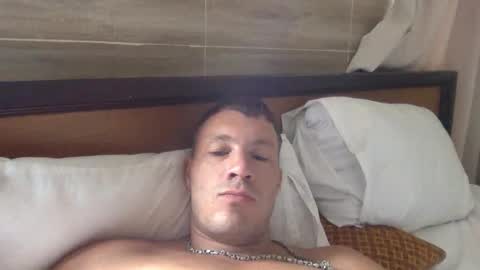 Snapshot of capt_oliver chatting on 29, 10, 2025 follow my twitter  online show from 29, 10, 2025