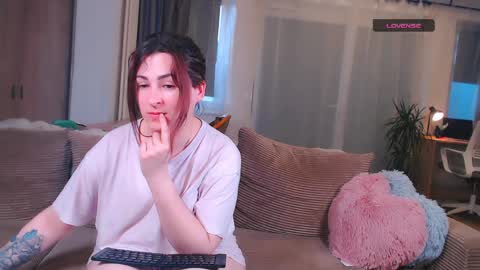 girl - foxi and tranny - kami online show from 2, 4, 2026